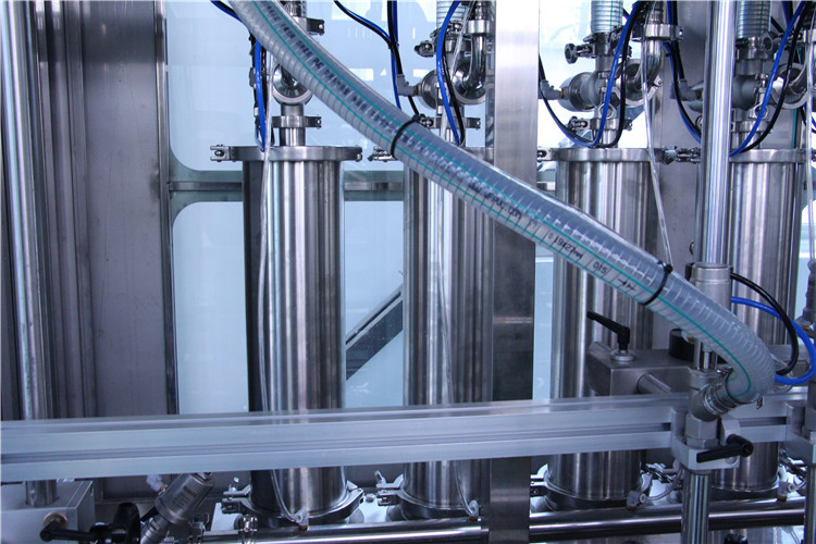 машина за пуњење чоколадом