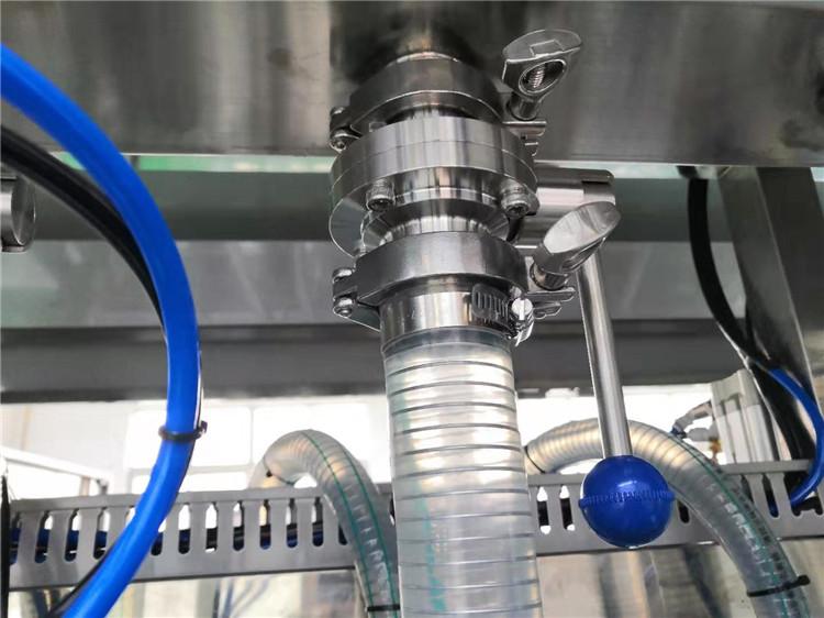 машина за пуњење чоколадом