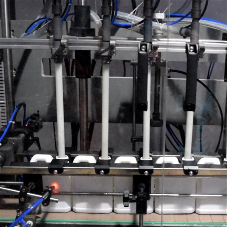 корозивна машина за пуњење течних течности