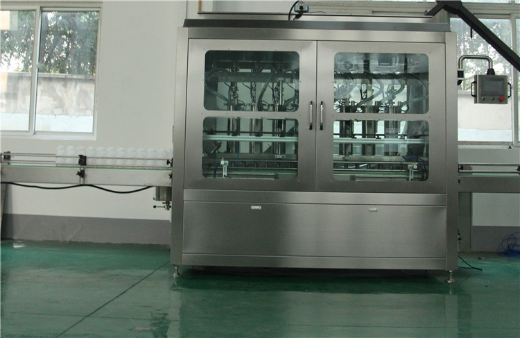 машина за пуњење кечапа